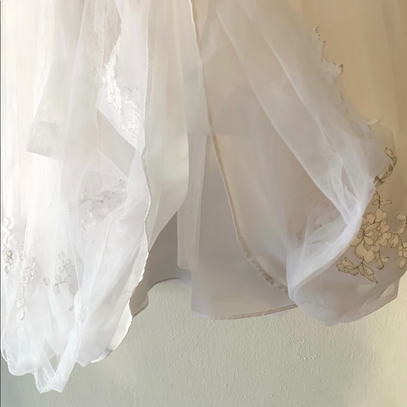 Girl’s formal white dress size 5 - Picture 9 of 11